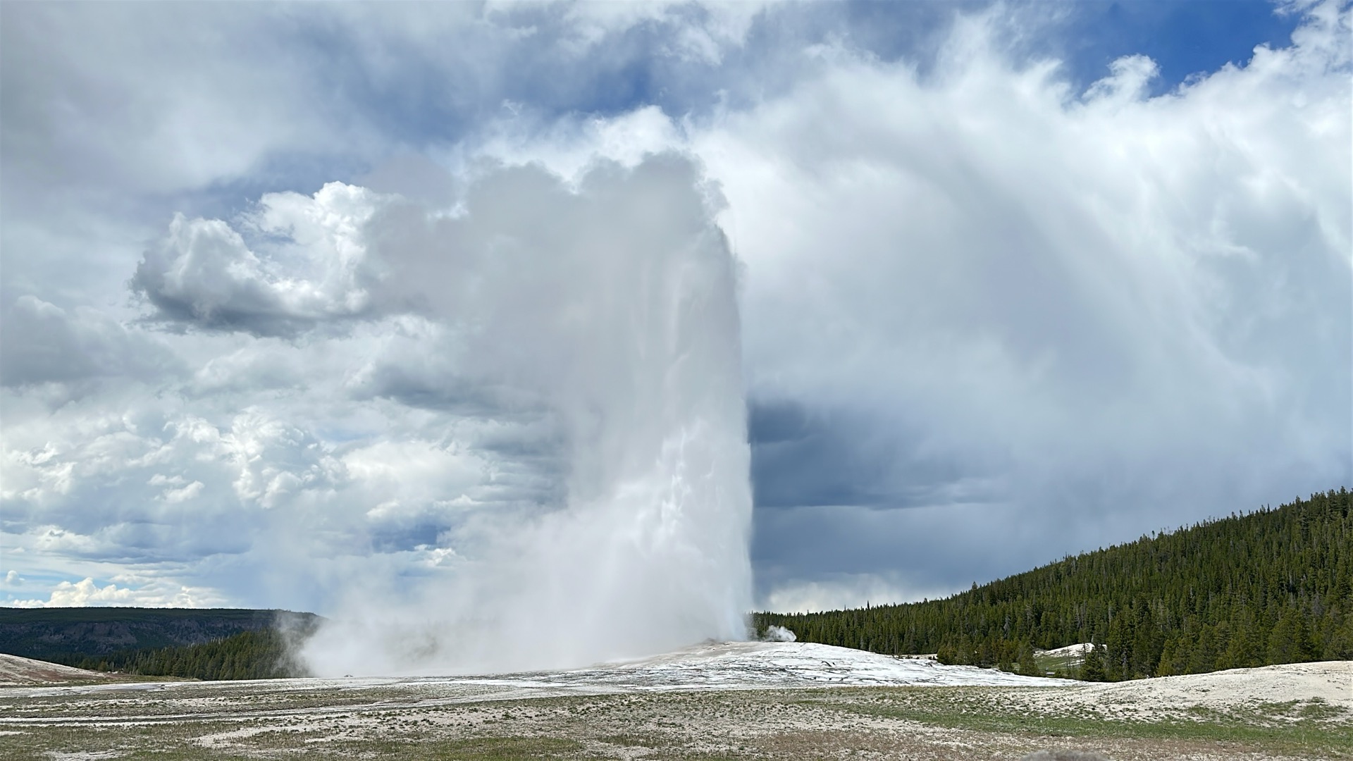 Yellowstone National Park photo 30
